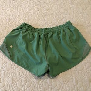Lululemon hotty hot 2 short size 10